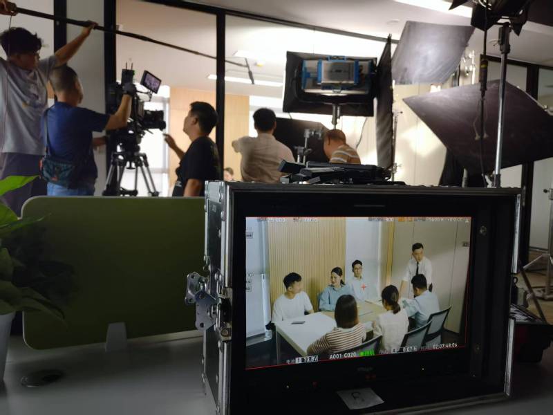 阜城县TVC拍摄公司：科技产品视觉化大师，诠释未来感与功能美学
